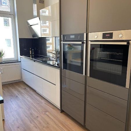 Attraktive Wohnung Mit Balkon Zum Gruenen Hinterhof Schwerin  Exterior photo