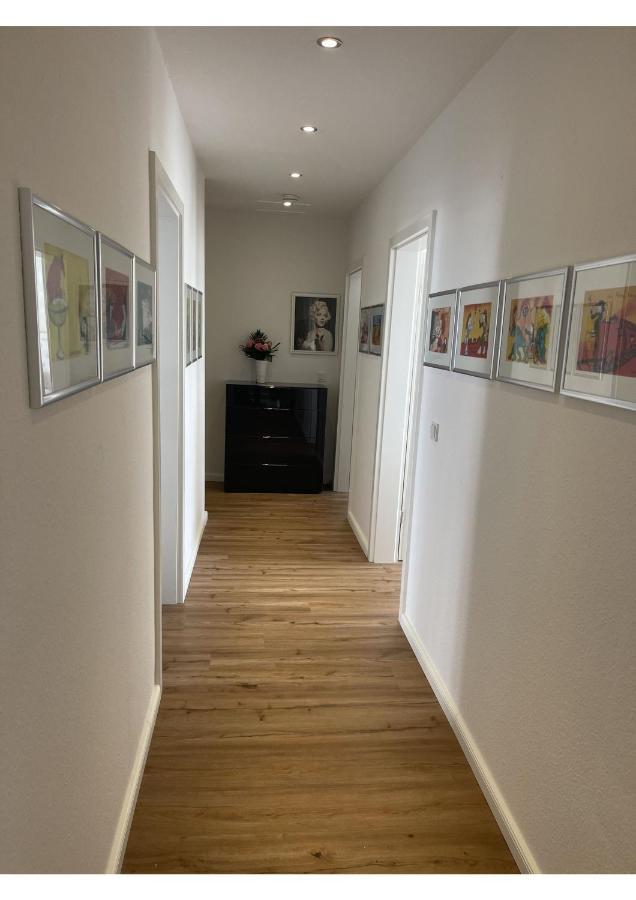 Attraktive Wohnung Mit Balkon Zum Gruenen Hinterhof Schwerin  Exterior photo